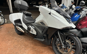 HONDA NM4 VULTUS -02 2017 RC82