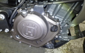 HUSQVARNA SVARTPILEN 401 2018