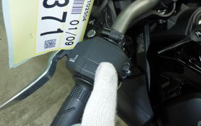 HONDA CB650R E-Clutch 2025 RH17