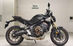 HONDA CB650R E-Clutch 2025 RH17