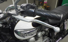 TRIUMPH BONNEVILLE T100 2005