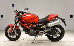 DUCATI MONSTER 696 + 2010