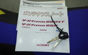 SUZUKI Vｽﾄﾛｰﾑ650XTA 2026 C733M