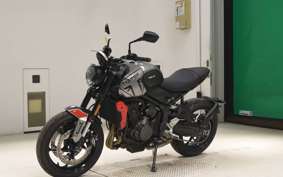 TRIUMPH TRIDENT 660 2023