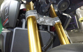 SUZUKI Vｽﾄﾛｰﾑ1000A 2014 VU51A