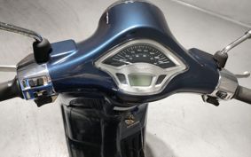 VESPA PRIMA BEIGE RA125 ..