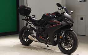 HONDA CB650R E-Clutch 2025 RH17