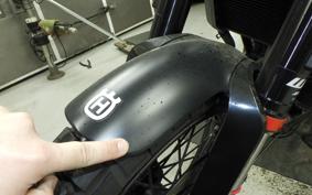 HUSQVARNA SVARTPILEN 401 2024