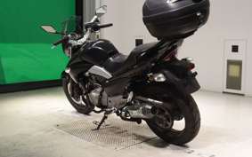 SUZUKI GSR250 2005