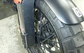 HUSQVARNA SVARTPILEN 401 2023