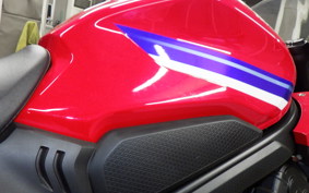 HONDA CBR650R E-Clutch 2025 RH17