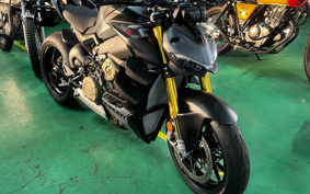 DUCATI STREET FIGHTER V4S 2024 4F00