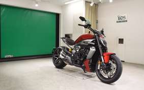 DUCATI XディアベルV4 2025