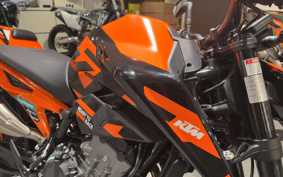 KTM 890 DUKE GP TU940