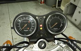 TRIUMPH THUNDERBIRD 900 2004