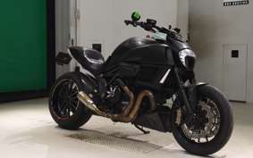 DUCATI DIAVEL 2015