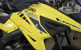 SUZUKI Vｽﾄﾛｰﾑ1050XT 2020 EF11M