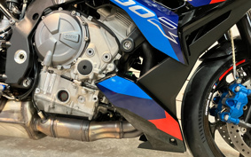 BMW M1000R 2024 0E81