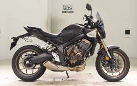 HONDA CB650R E-Clutch 2025 RH17