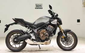 HONDA CB650R E-Clutch 2025 RH17