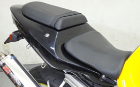 SUZUKI GSX-R750 2001 BD111