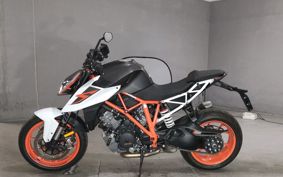 KTM 1290 SUPER  DUKE R V3940