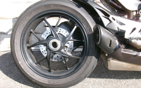 DUCATI  DUCATI  STREET  FIGHTER V2 2023 3F00