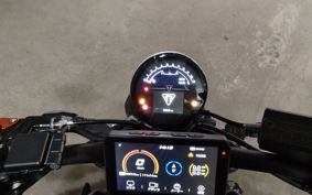 TRIUMPH TRIDENT 660 L21U4X