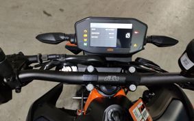 KTM 890 DUKE R 2025 TU940