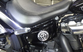 HARLEY FLFB 1750 2017