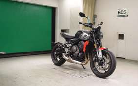 TRIUMPH TRIDENT 660 2025