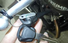 TRIUMPH STREET TWIN 2022