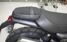 TRIUMPH STREET SCRAMBLER 2021