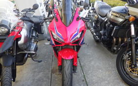 HONDA CBR650R E-Clutch 2025 RH17