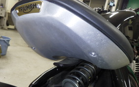 TRIUMPH BONNEVILLE BOBBER 2022