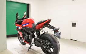 HONDA CB650R E-Clutch 2018 RH17