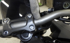 HONDA CB650R E-Clutch 2025 RH17