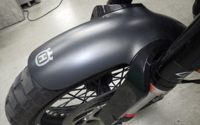 HUSQVARNA SVARTPILEN 401 2022