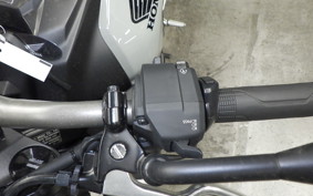 HONDA CB650R E-Clutch 2025 RH17