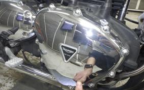 TRIUMPH BONNEVILLE T100 2010