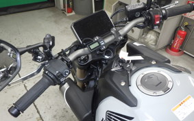 HONDA CB650R E-Clutch 2025 RH17