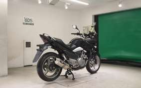 SUZUKI GSR250S 2013