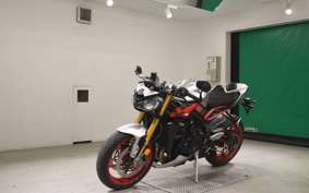 TRIUMPH STREET TRIPLE RX 2026