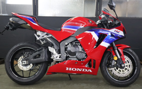 HONDA CBR600RR 2025 PC40