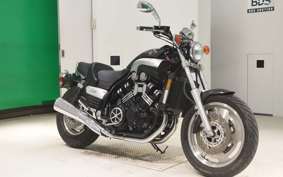 YAMAHA VMAX 2000