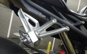 TRIUMPH DAYTONA 675 2011