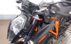 KTM 1290 SUPER DUKE R 2015 V3940