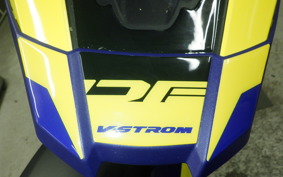 SUZUKI Vｽﾄﾛｰﾑ800DE 2024 EM1BA