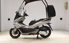 HONDA PCX150-2ﾔﾈﾂｷ KF18