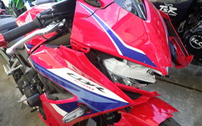 HONDA CBR650R E-Clutch 2025 RH17
